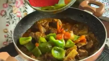 Tender mutton jhal farezi cooked with capsicum, onions, tomatoes, and whole spices